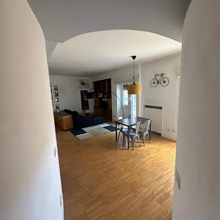 Modern Flat - Downtown Apartment *
